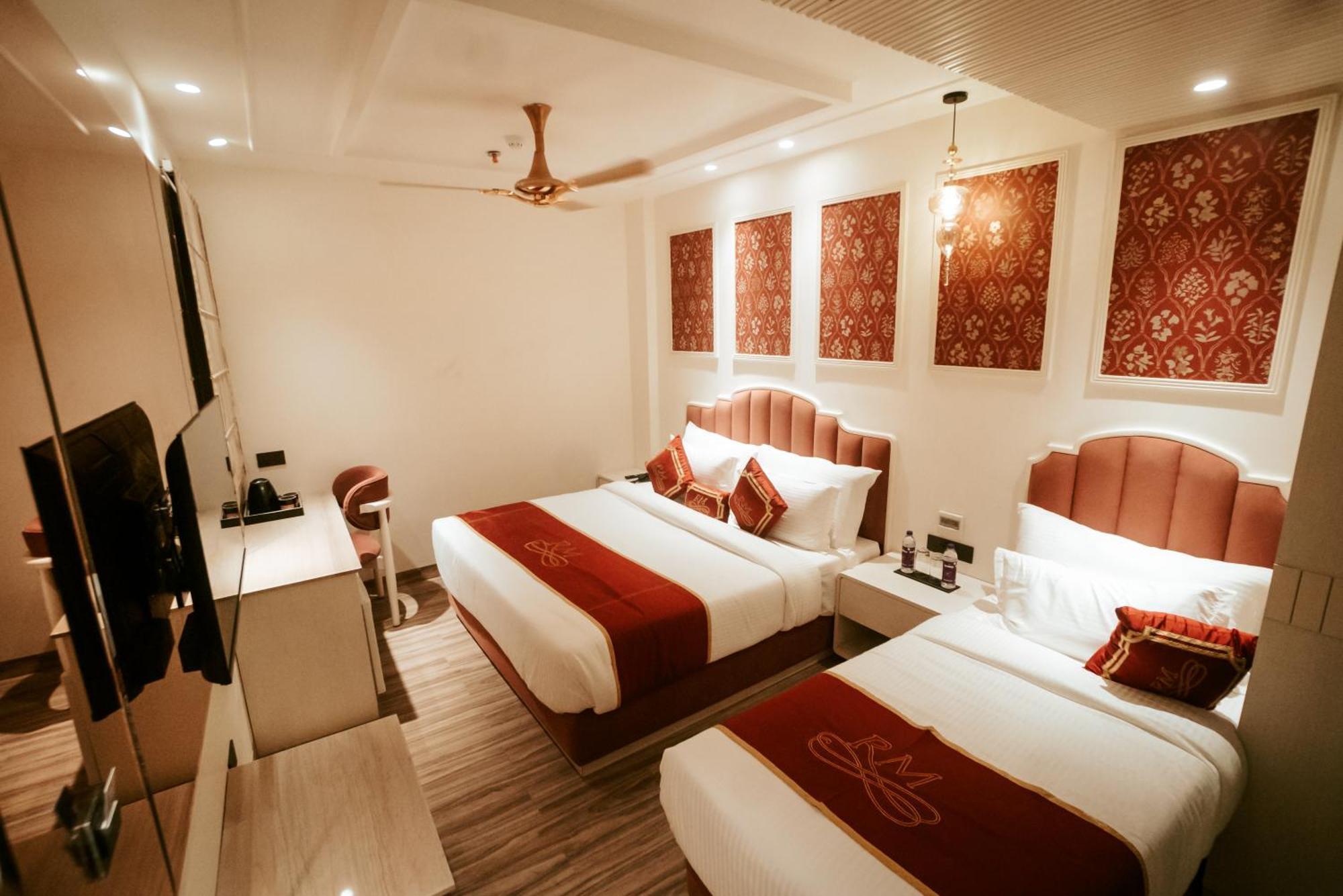 Stamps Red Martin By Eight Continents - 70 Steps From Golden Temple Hotel Amritsar Exterior photo