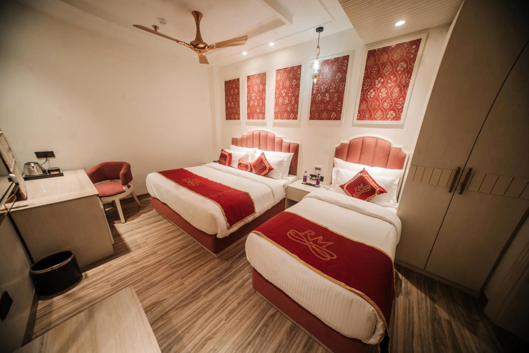 Stamps Red Martin By Eight Continents - 70 Steps From Golden Temple Hotel Amritsar Exterior photo